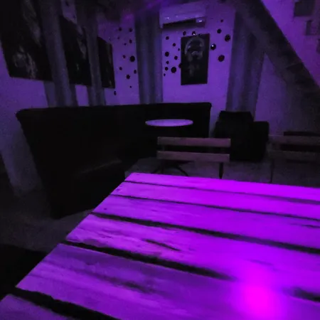 Kuca Na Reci Za Zurke Voznja Gliserim *